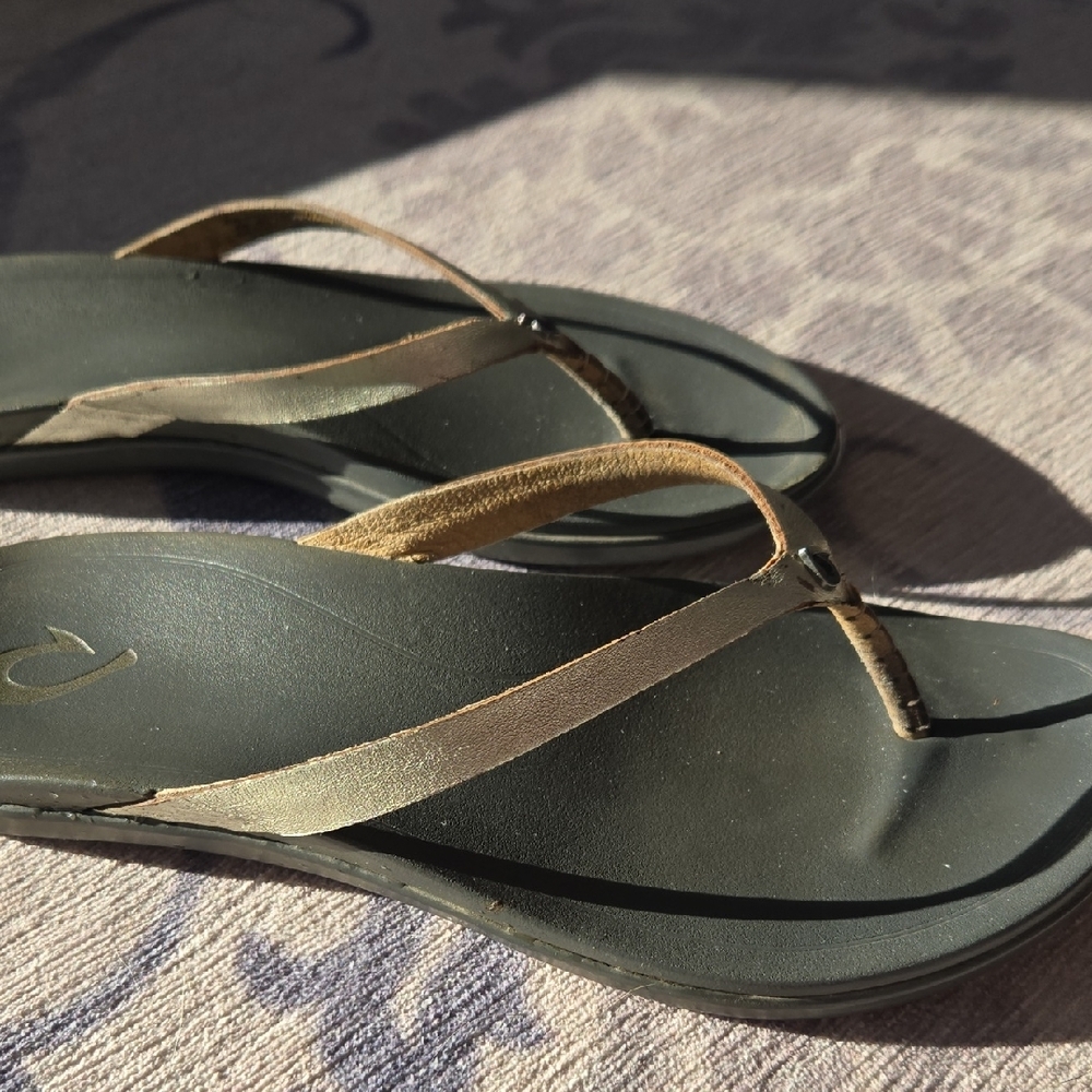 OluKai Black and Tan Women's Sandals - Picture 4 of 6
